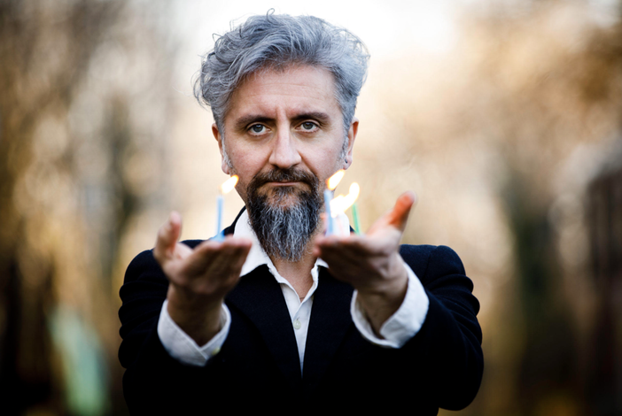 “Barzellette” che ci ricordano che possiamo ridere di tutto, soprattutto di noi stessi