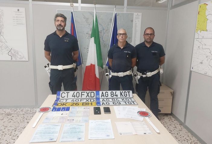 Tentato furto ai danni di Amazon: un mezzo si presenta con documenti contraffatti per ritirare 100 mila euro di merce Tentato furto ai danni di Amazon: un mezzo si presenta con documenti contraffatti per ritirare 100 mila euro di merce