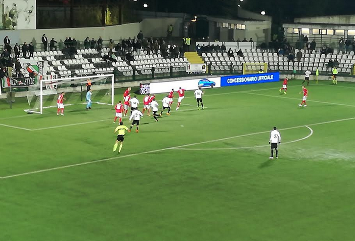 I giovani Mal e Iezzi contro l'Alessandra I giovani Mal e Iezzi contro l'Alessandra