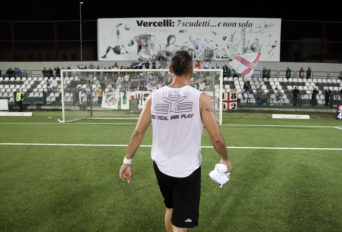 Copertina per Comi (foto Lussoso)