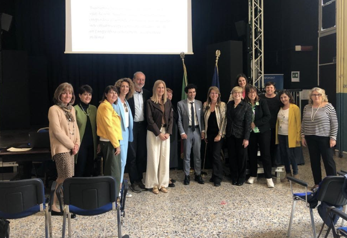 CertiLingua*: interagire in contesti internazionali in due o più lingue, ma non solo CertiLingua*: interagire in contesti internazionali in due o più lingue, ma non solo