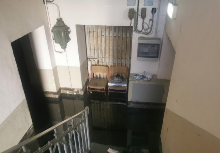 Grido di aiuto da piazza Galieli: cortili trasformati in laghi Grido di aiuto da piazza Galieli: cortili trasformati in laghi