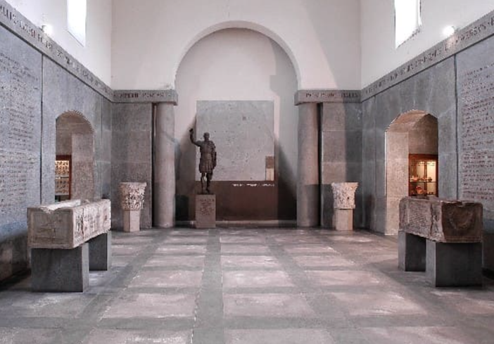 “Caffè, birrerie, luoghi di ritrovo e di piacere nella vecchia Vercelli" “Caffè, birrerie, luoghi di ritrovo e di piacere nella vecchia Vercelli"