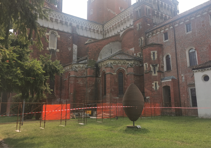 Da lunedì è partito l'allestimento dei ponteggi sul retro della basilica Da lunedì è partito l'allestimento dei ponteggi sul retro della basilica
