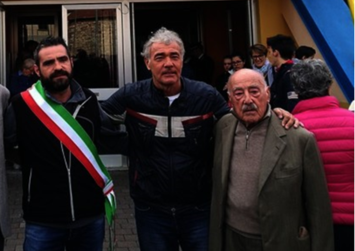 Da sinistra il sindaco di Valdilana Mario Carli, Massimo Giletti insieme al padre Emilio