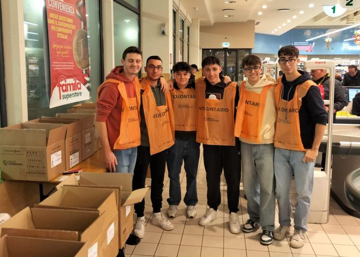 Scuola e Volontariato: l'impegno dei ragazzi del liceo Avogadro Scuola e Volontariato: l'impegno dei ragazzi del liceo Avogadro