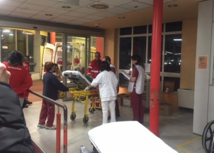 Pronto soccorso e reparti in affanno: il Sant'Andrea sospende gli interventi programmati Pronto soccorso e reparti in affanno: il Sant'Andrea sospende gli interventi programmati