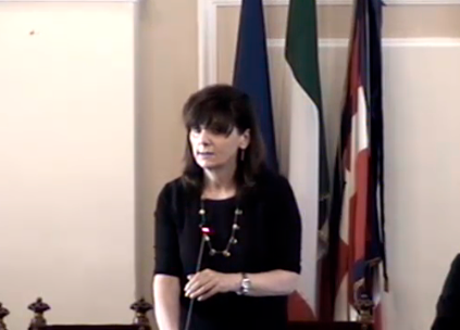 Incendio a Mortara: il vento soffia verso la Lombardia