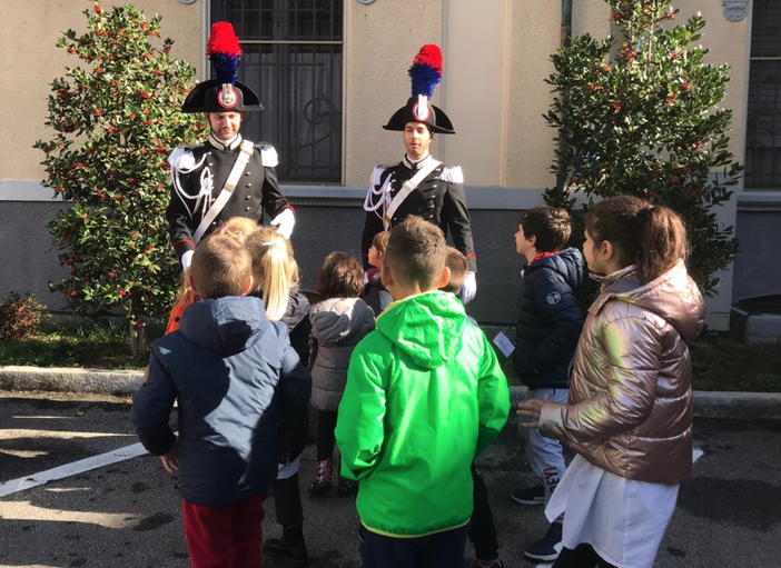 Le scolaresche in visita alla caserma di Vercelli