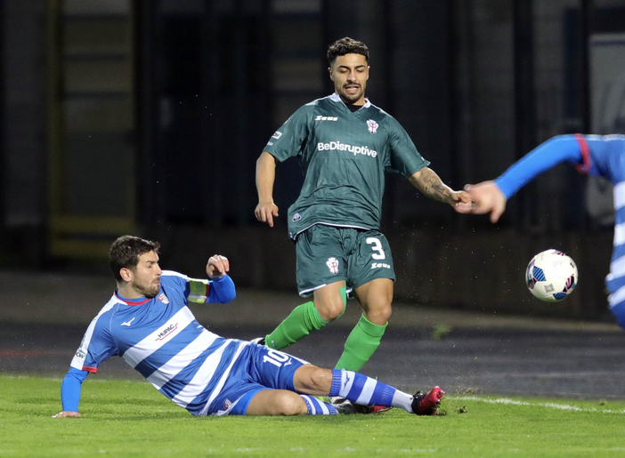 Rodio sul campo della Pro Patria; suo l'assiste per il gol di Petrella (Lussoso) Rodio sul campo della Pro Patria; suo l'assiste per il gol di Petrella (Lussoso)