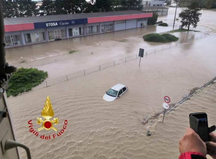 Alcune immagini degli interventi dei Vigili del Fuoco nel vercellese Alcune immagini degli interventi dei Vigili del Fuoco nel vercellese