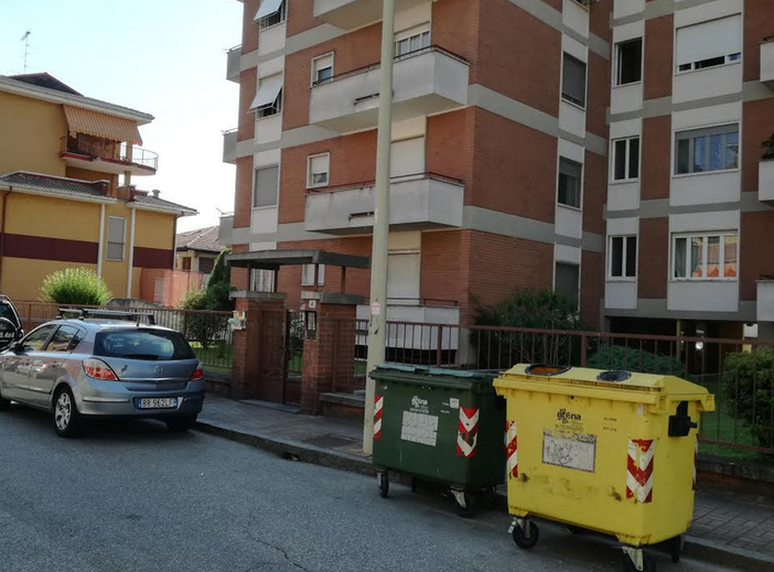 Dramma in città: donna accoltellata dal figlio