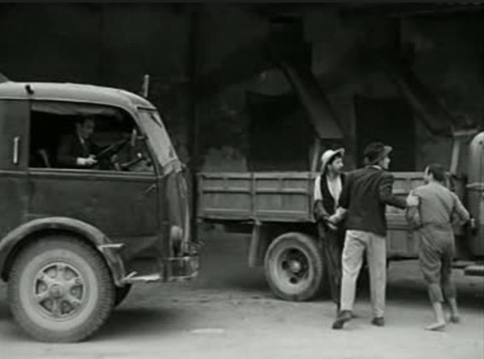 Il fotogramma del film Riso amaro con il camion Fiat 666 Il fotogramma del film Riso amaro con il camion Fiat 666