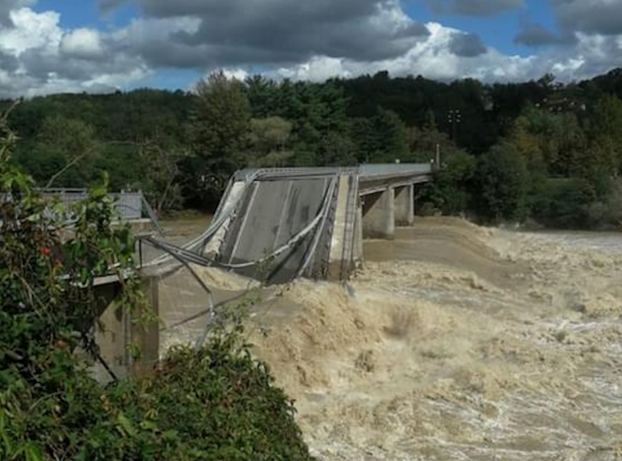 Crollato il ponte tra Gattinara e Romagnano: era stato riaperto al traffico da due ore - VIDEO Crollato il ponte tra Gattinara e Romagnano: era stato riaperto al traffico da due ore - VIDEO