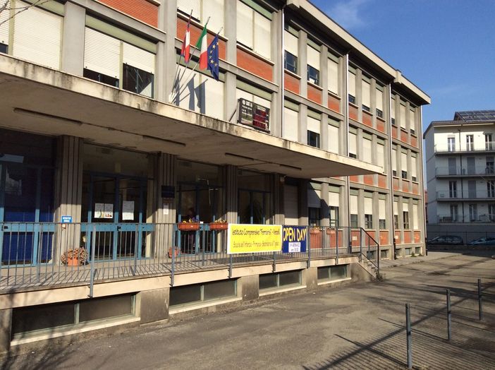 Odore fastidioso nelle aule: ragazzi e prof. evacuati in cortile
