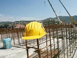 Cade dal tetto di un capannone: morto un operaio residente a Biella Cade dal tetto di un capannone: morto un operaio residente a Biella