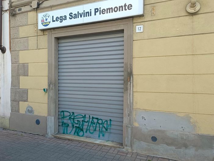 Vandalizzata la sede della Lega Vandalizzata la sede della Lega