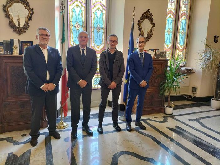 Da sinistra Claudio Orecchia, Giuseppe Manca, Pier Mario Falletti e il prefetto Lucio Parente Da sinistra Claudio Orecchia, Giuseppe Manca, Pier Mario Falletti e il prefetto Lucio Parente