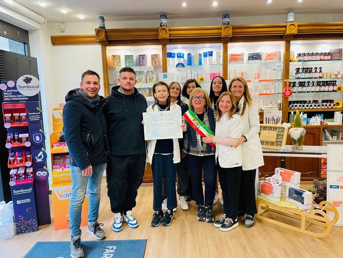 Il personale della Farmacia Cominazzini Il personale della Farmacia Cominazzini