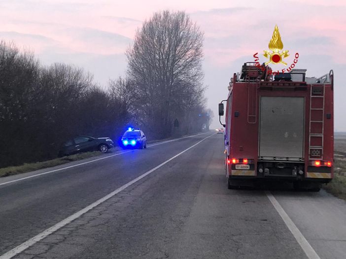 Auto fuori strada a Palazzolo