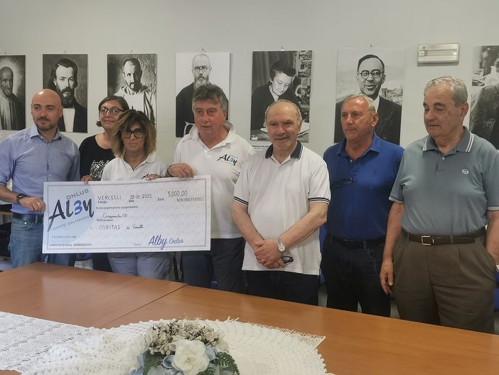 Alby Dalmasso: 5mila euro per la Caritas. Saranno trasformati in card spesa per le famiglie bisognose Alby Dalmasso: 5mila euro per la Caritas. Saranno trasformati in card spesa per le famiglie bisognose