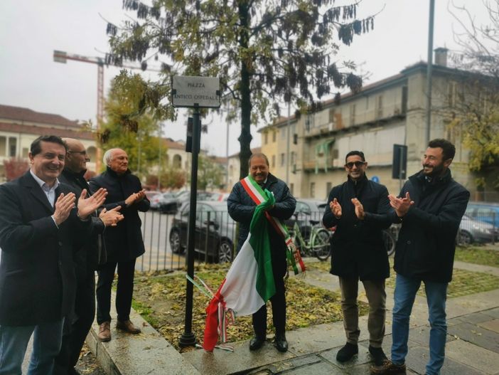 Piazza Antico Ospedale, omaggio alla storia della città Piazza Antico Ospedale, omaggio alla storia della città