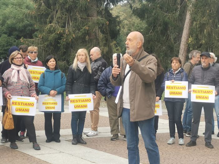 Restiamo umani: la solidarietà di Vercelli verso i migranti - foto Restiamo umani: la solidarietà di Vercelli verso i migranti - foto