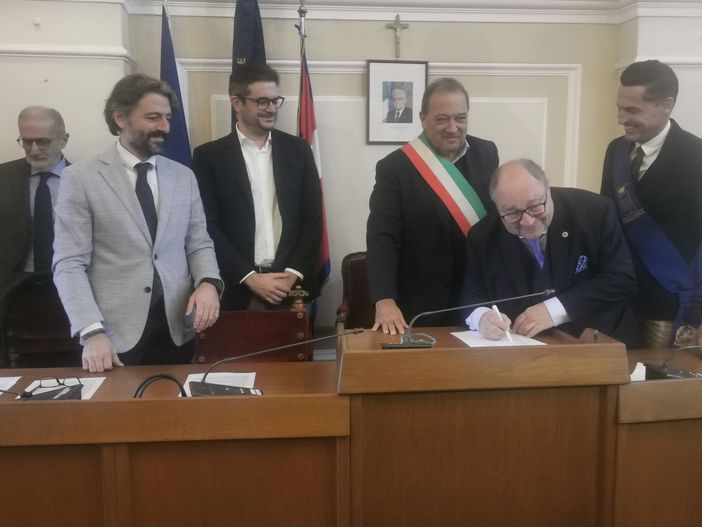 Pubblico e privato alleati nel far crescere la cultura della sostenibilità Pubblico e privato alleati nel far crescere la cultura della sostenibilità