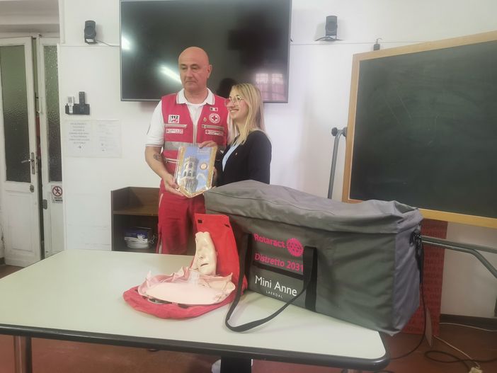 Dal Rotaract importante contributo per la Croce Rossa Dal Rotaract importante contributo per la Croce Rossa