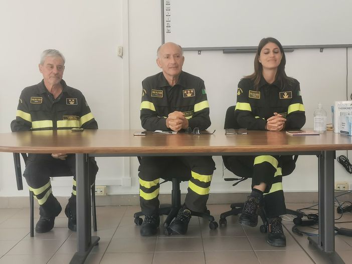 Il comandante Giacalone, al centro Il comandante Giacalone, al centro