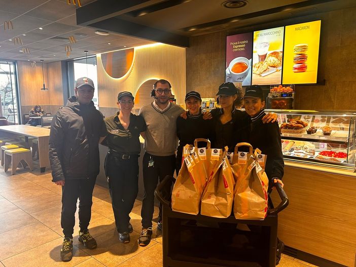 "Sempre aperti a donare": McDonald's offre 100 pasti alla settimana "Sempre aperti a donare": McDonald's offre 100 pasti alla settimana