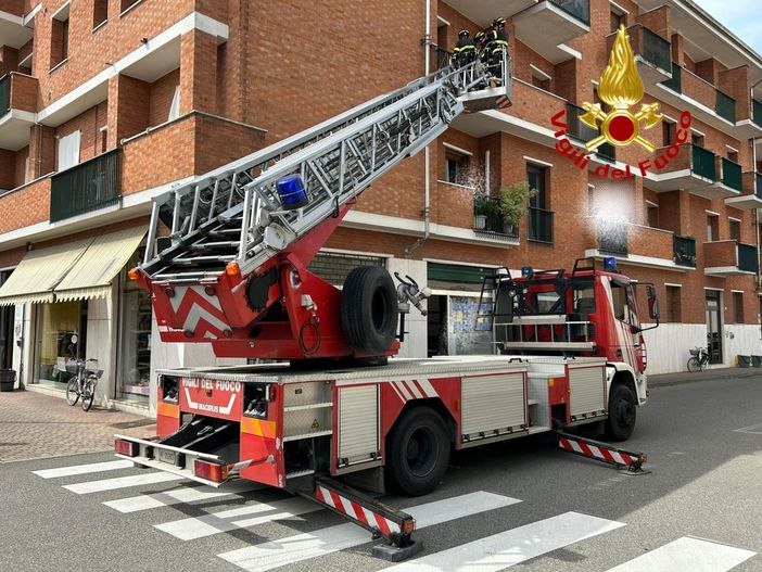 Soccorso a due persone in difficoltà bloccate in casa Soccorso a due persone in difficoltà bloccate in casa