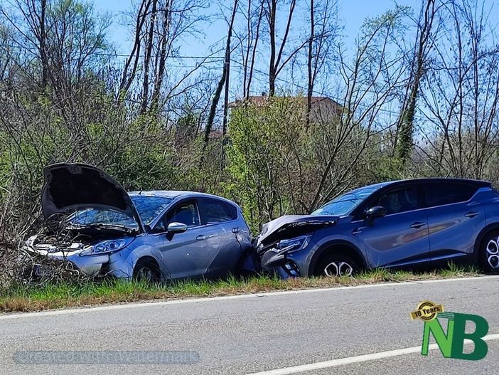 Due feriti nel tamponamento tra auto Due feriti nel tamponamento tra auto
