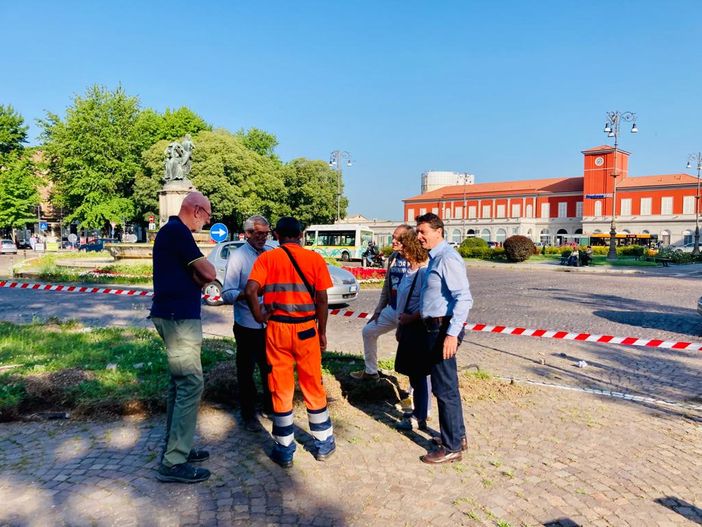 Piazza Roma, apre il cantiere per il rifacimento della piattaforma stradale Piazza Roma, apre il cantiere per il rifacimento della piattaforma stradale