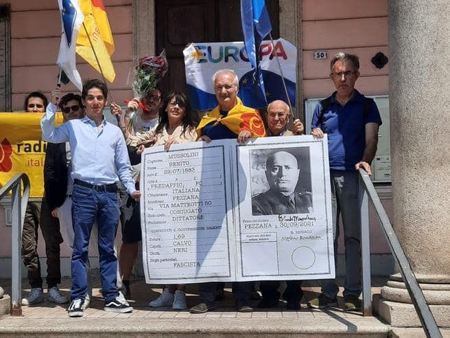 «Persino Salò ha revocato la cittadinanza onoraria al Duce: e Pezzana che fa?» «Persino Salò ha revocato la cittadinanza onoraria al Duce: e Pezzana che fa?»