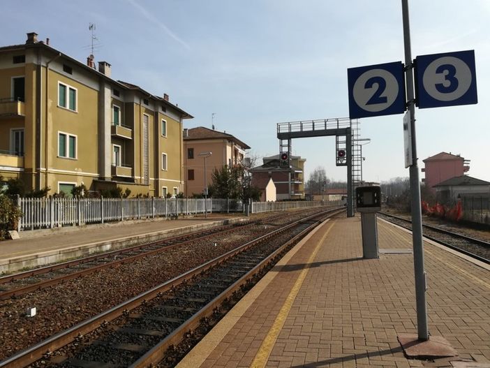 Cammina sui binari, allarme a Rovasenda Cammina sui binari, allarme a Rovasenda