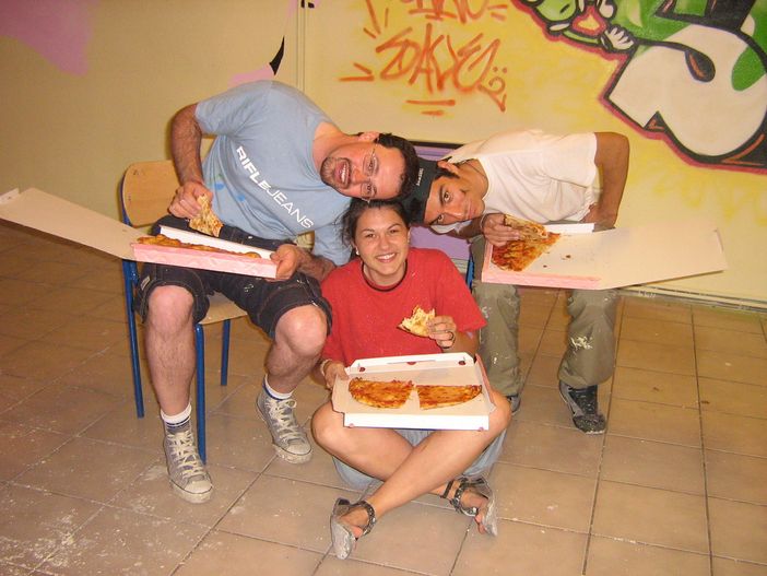 «Rifacciamo i murales negli spogliatoi del liceo scientifico». «Rifacciamo i murales negli spogliatoi del liceo scientifico».