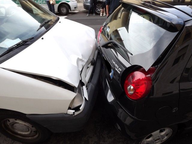 Tamponamento a tre al semaforo verso Borgo Vercelli