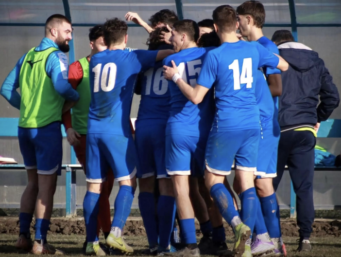 Il Trino festeggia il gol di Brugnera Il Trino festeggia il gol di Brugnera