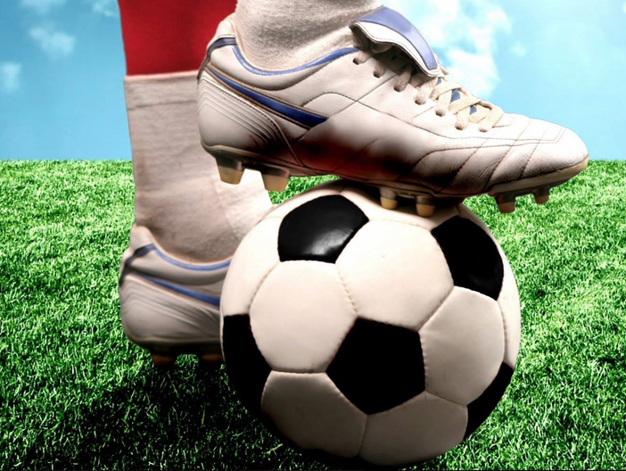 Colpito al volto mentre esulta per il gol: calciatore della Dufour finisce in ospedale Colpito al volto mentre esulta per il gol: calciatore della Dufour finisce in ospedale