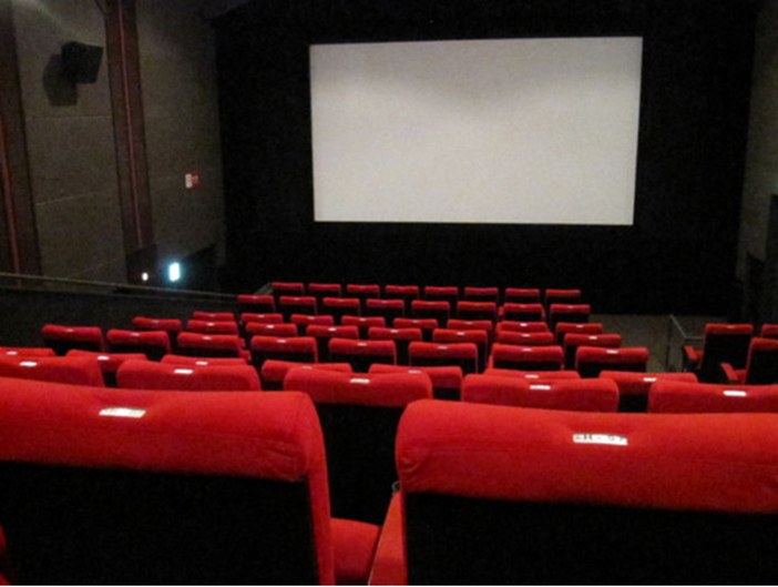 Cinema, c'è vita oltre lo streaming? Il Piemonte ci prova, con spettacoli a 3,5 euro per le famiglie