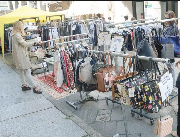 ForaTut e Mercatino regionale: due giorni di shopping animano il centro di Vercelli ForaTut e Mercatino regionale: due giorni di shopping animano il centro di Vercelli