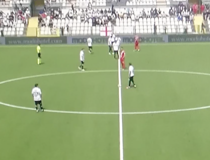 Si mette male: sotto di 1 gol, un uomo in meno Si mette male: sotto di 1 gol, un uomo in meno