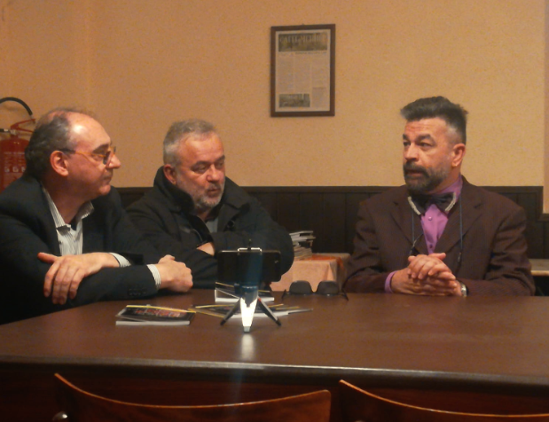 DA SINISTRA, TIRA, BASSINI E MASSIMO PERUCCA AUTORE DI &quot;SCEMO CHI LEGGE&quot; (FOTO DI MICHELA BRAGHIN)