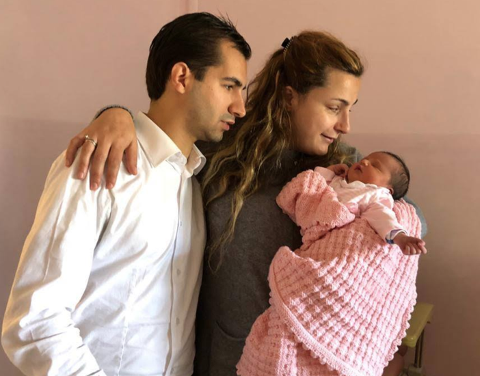 La foto di Davide, Veronica e Sveva diffusa dall'Asl di Vercelli