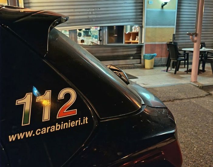 Bar di Roasio nel mirino dei ladri, poi la fuga con l’auto che non si ferma all’alt: Carabiniere investito Bar di Roasio nel mirino dei ladri, poi la fuga con l’auto che non si ferma all’alt: Carabiniere investito