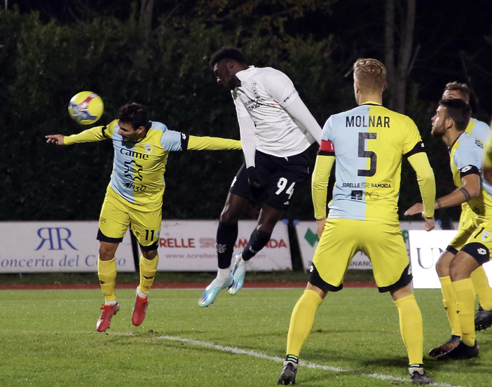 So, colpo di testa, gol (Lussoso)