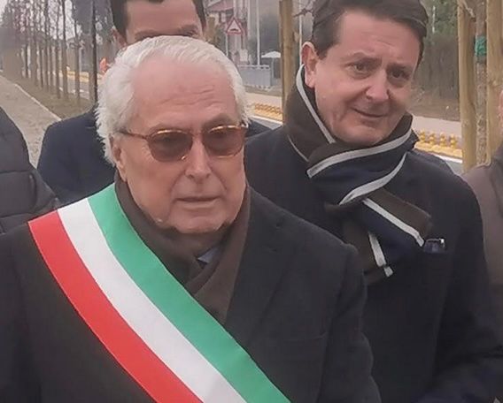 Il sindaco Roberto Scheda Il sindaco Roberto Scheda