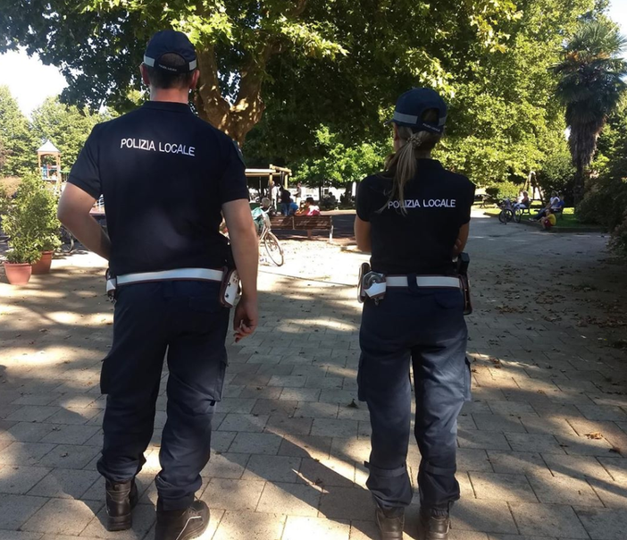 Atti vandalici e molestie da parte di giovanissimi: Santhià individua i responsabili Atti vandalici e molestie da parte di giovanissimi: Santhià individua i responsabili