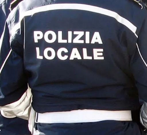 Spray al peperoncino agli agenti della Polizia locale: controlli sui bus e pattuglie in bici Spray al peperoncino agli agenti della Polizia locale: controlli sui bus e pattuglie in bici